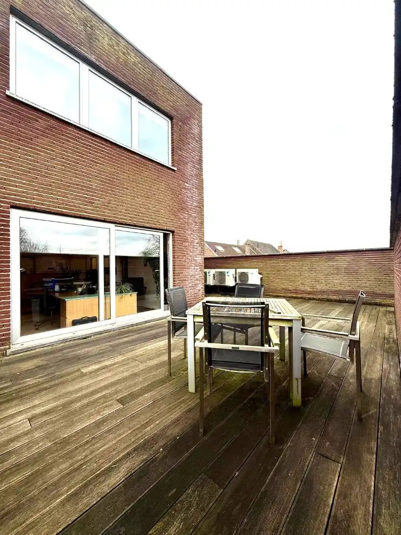Handelsgelijkvloers met depot en weldra 2 lofts of 4 appartementen. foto 22
