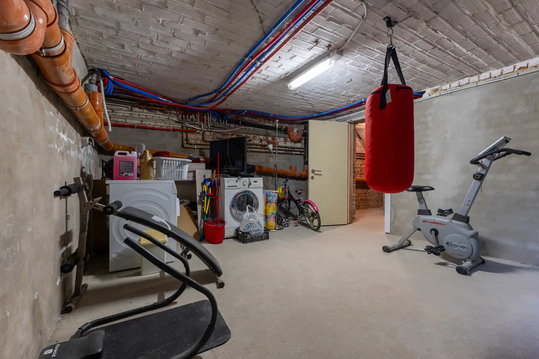 Gelijkvloers appartement met terras en tuin (+ kelder) foto 23