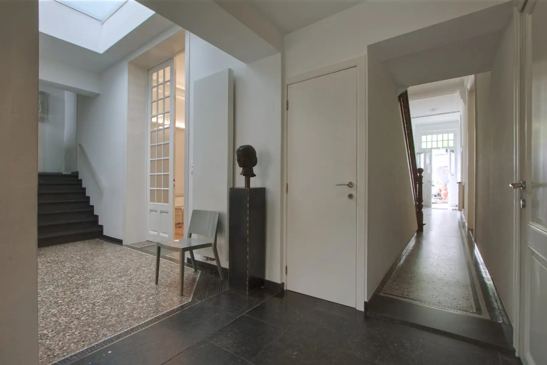 KANTOOR - 8 BURELEN - 16 tot 20 WERKPLAATSEN - PARKING MOG. foto 29