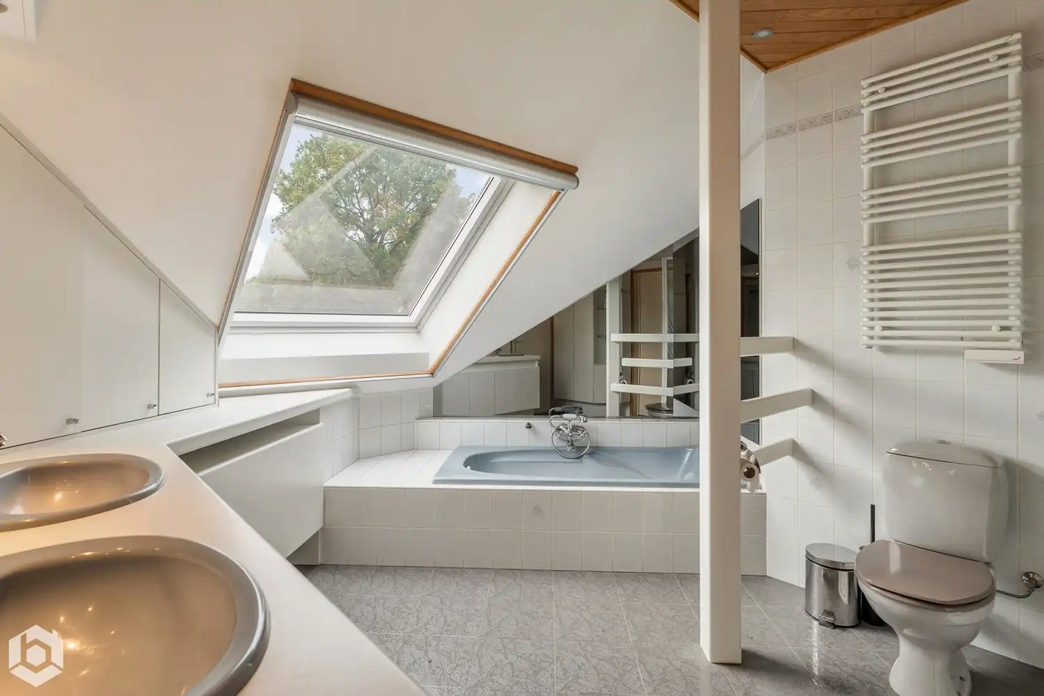 Prachtige gerenoveerde ruime woning in een groen kader foto 17