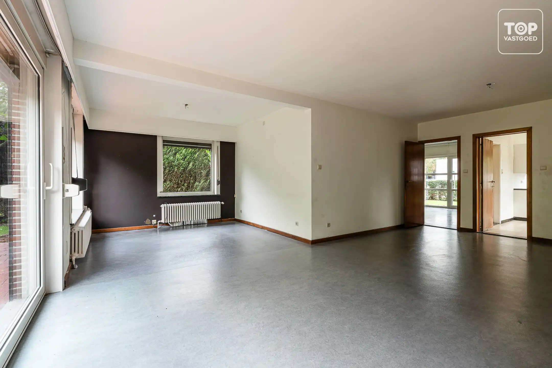 Ruime te renoveren woning met 4 slaapkamers op toplocatie foto 8