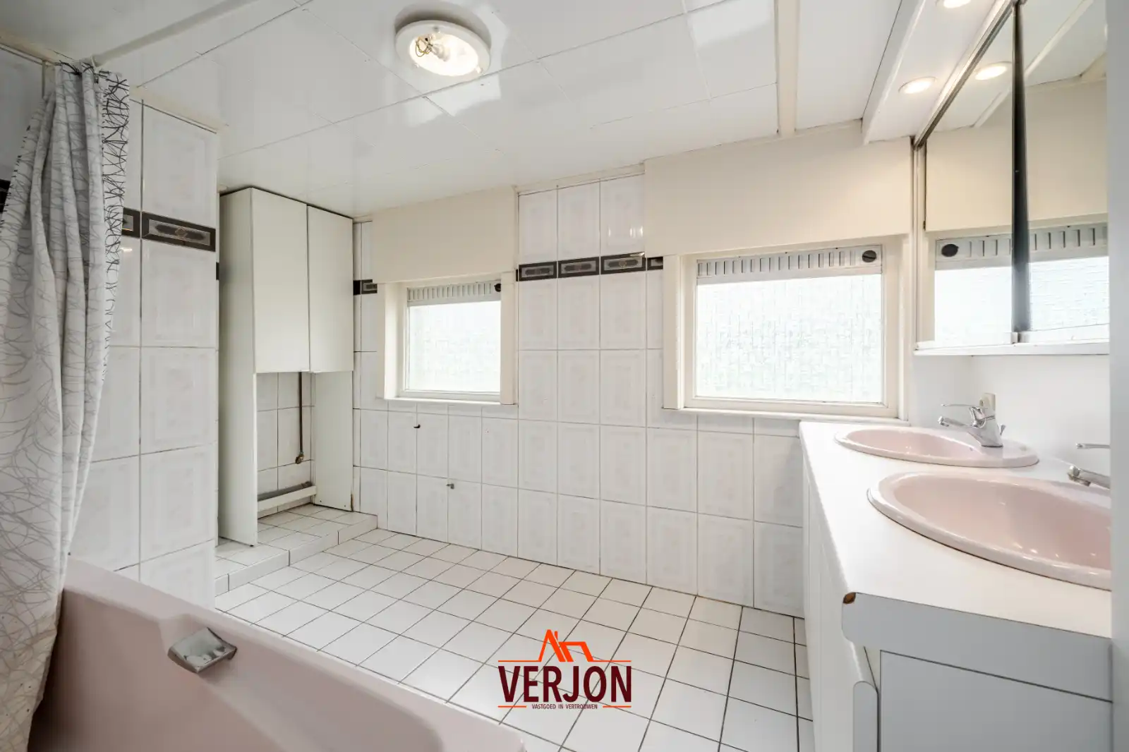 Woning met tuin en garage in het centrum van Ardooie! foto 8