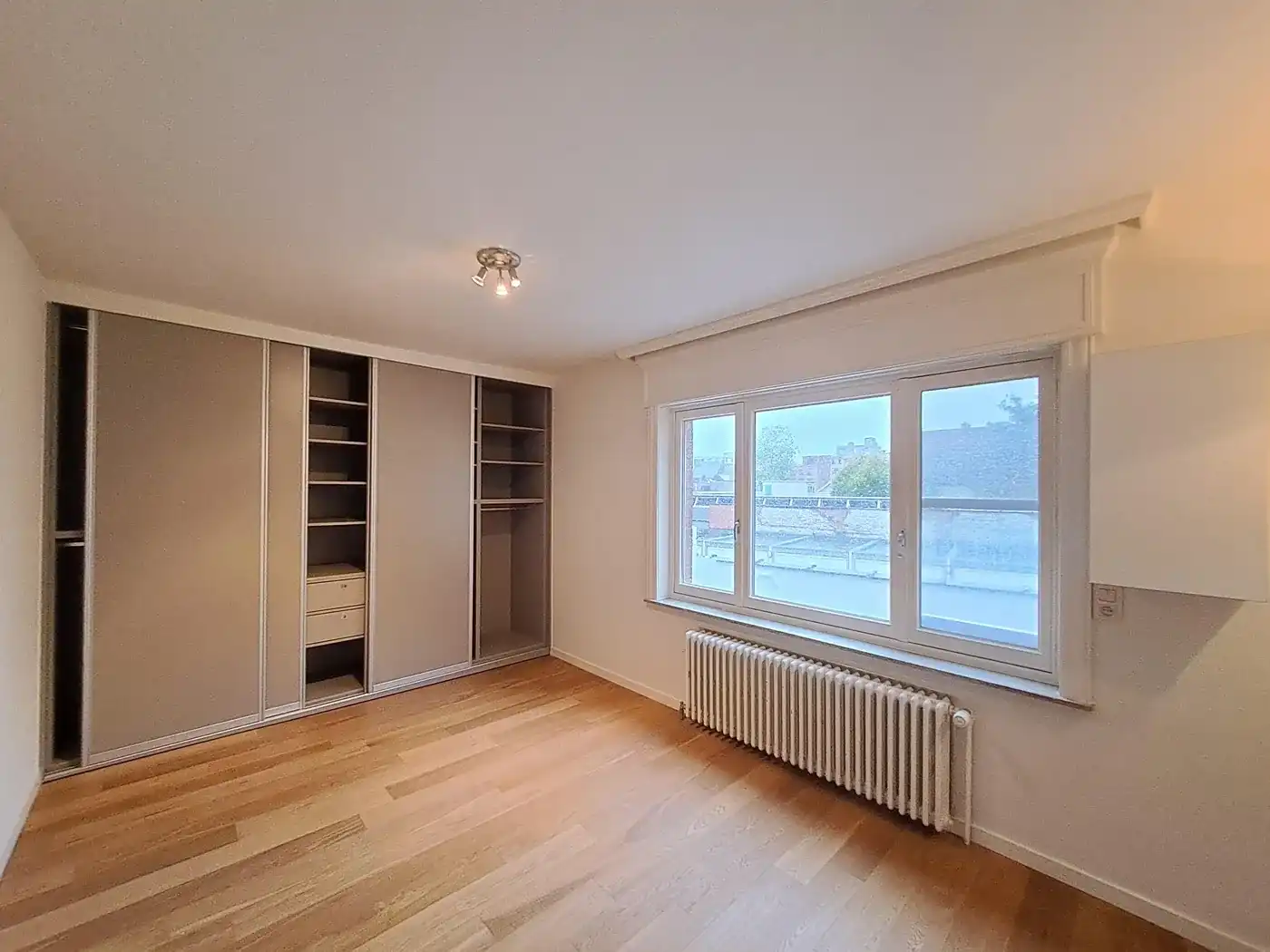 Verrassend ruime en charmante woning met grote inpandige garage! foto 30