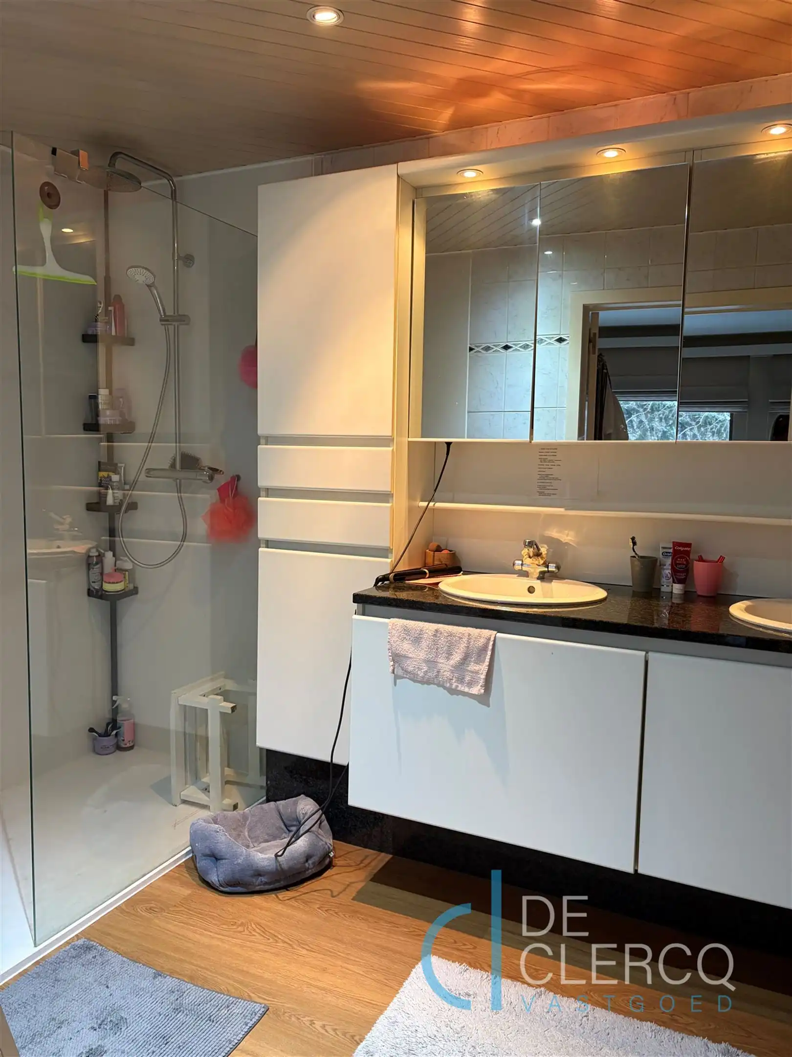 Karaktervolle woning verscholen in een rustige omgeving langs de Antwerpsesteenweg te Oostakker!  foto 13