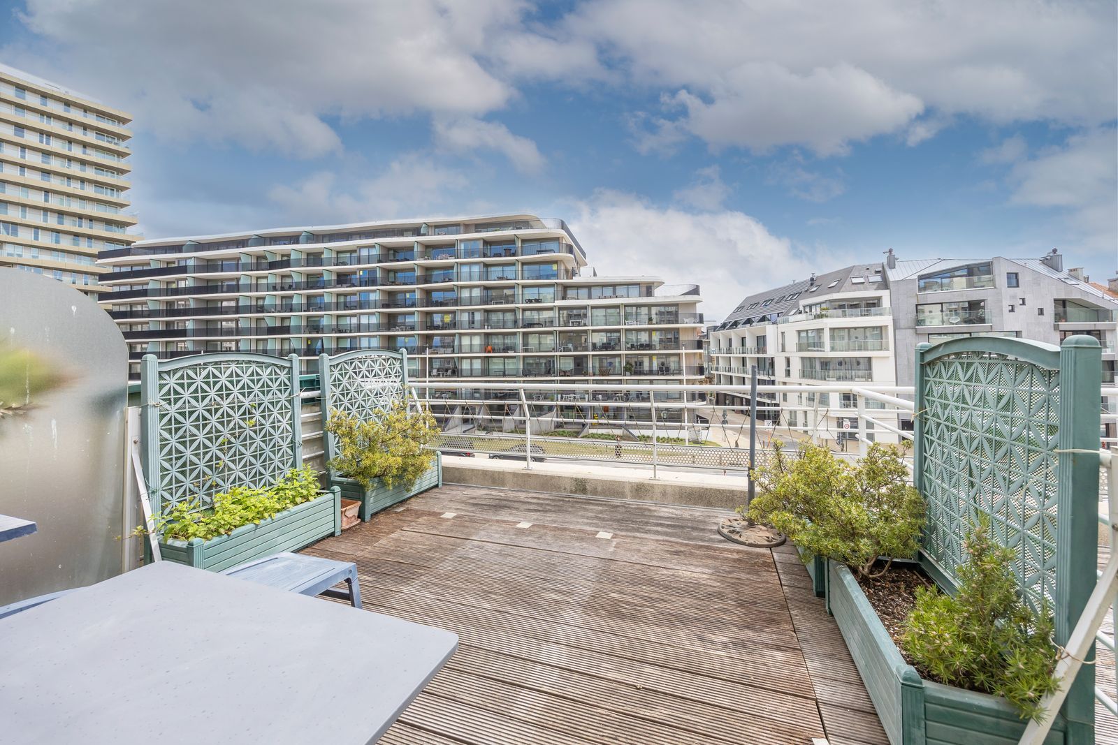 Duplex met 3 slpk en 3 terrassen pal aan zee, met zwembad in residentie ! foto 9