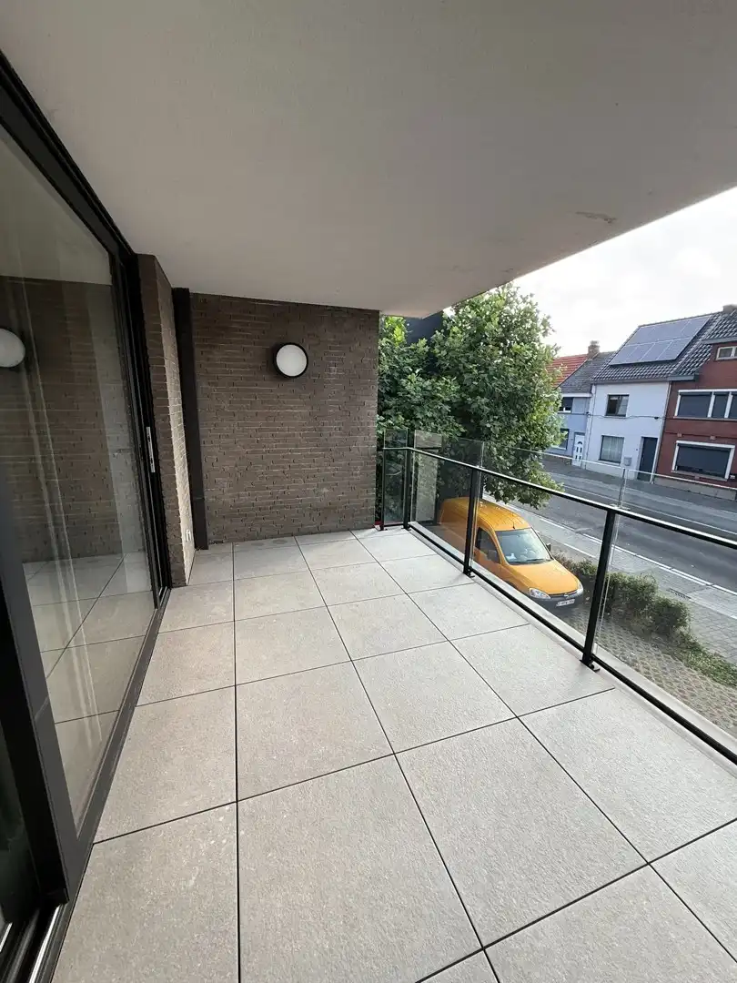 Prachtig appartement met 1 slaapkamer en ruim, zongericht terras te Hasselt. foto 3