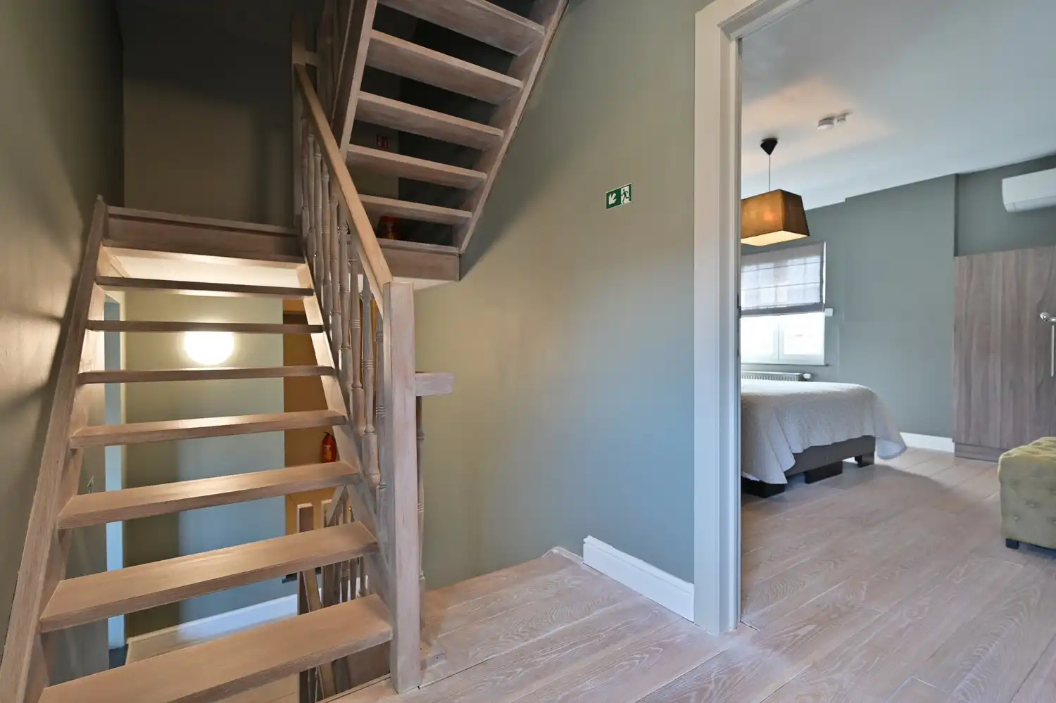 Karaktervolle woning met B&B in Veldwezelt foto 24