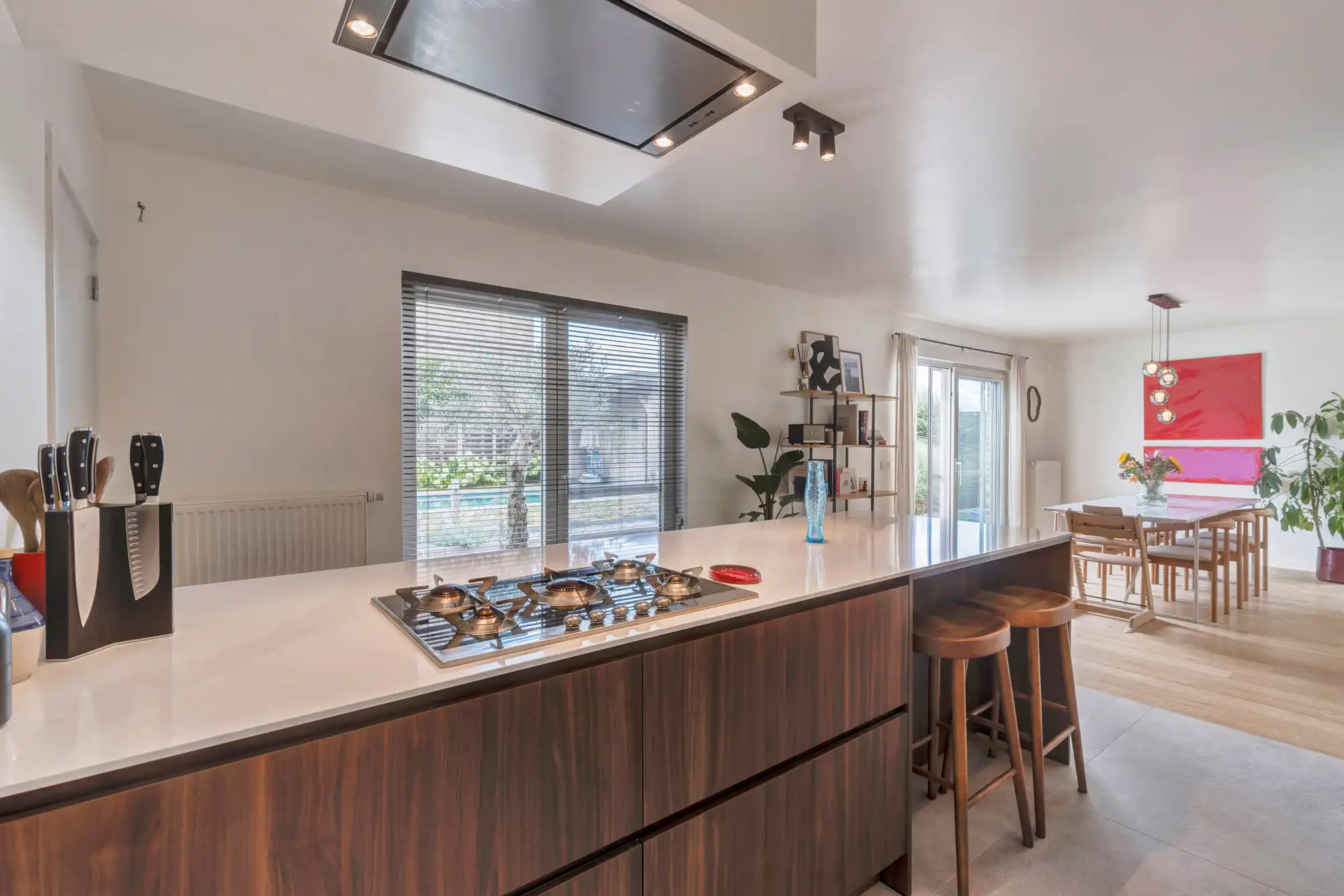 Woning met zwembad en zonnepanelen op toplocatie foto 12