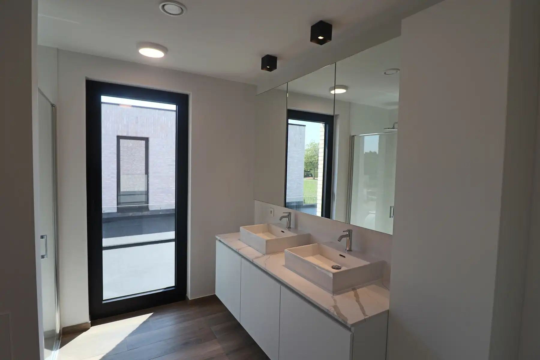 Energiezuinige nieuwbouwwoning met 4 slaapkamers, terras tuin en carport. foto 8