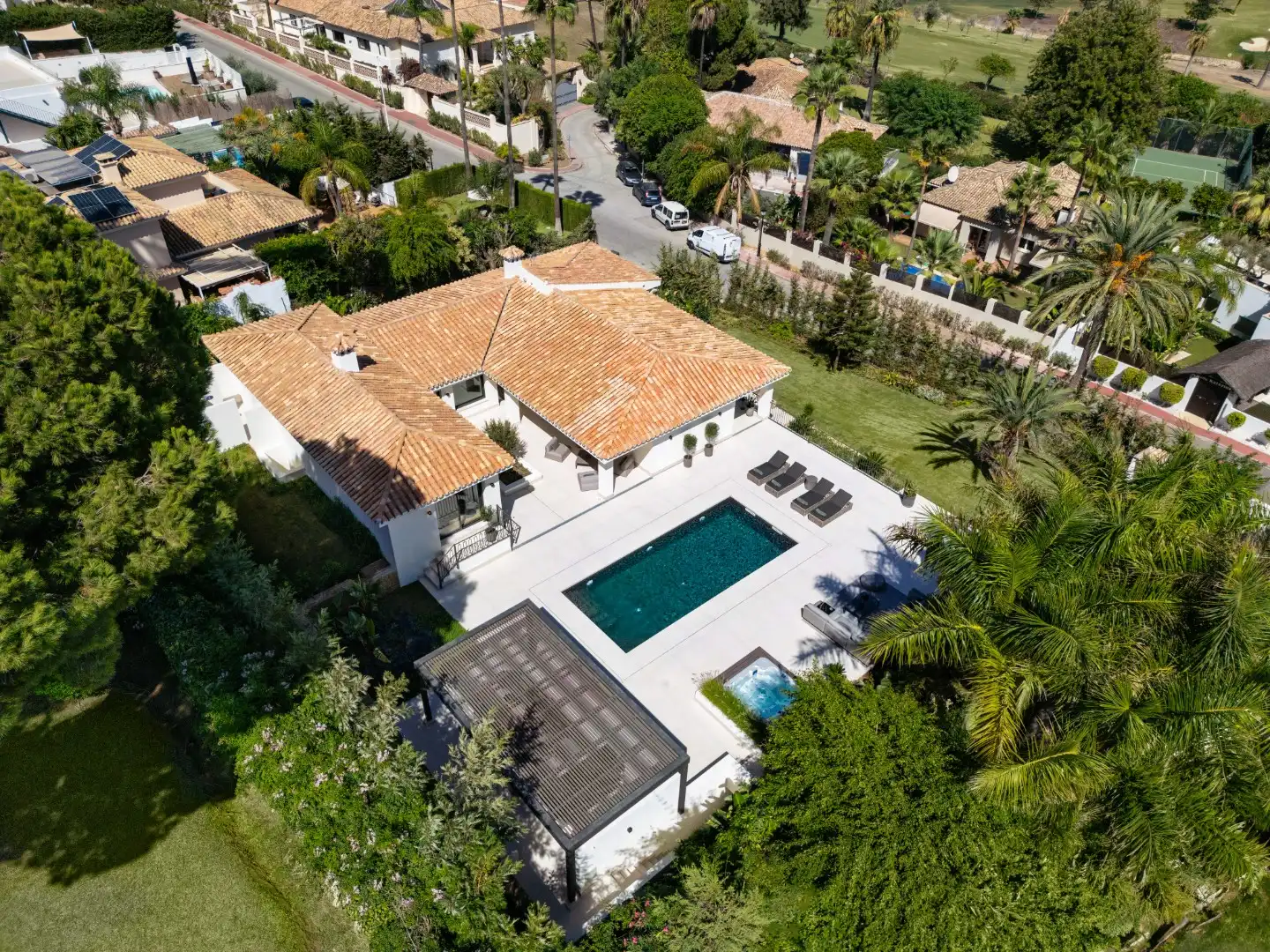 Villa Los Limoneros - modern villa in Nueva Andalucia, Marbella. foto 46