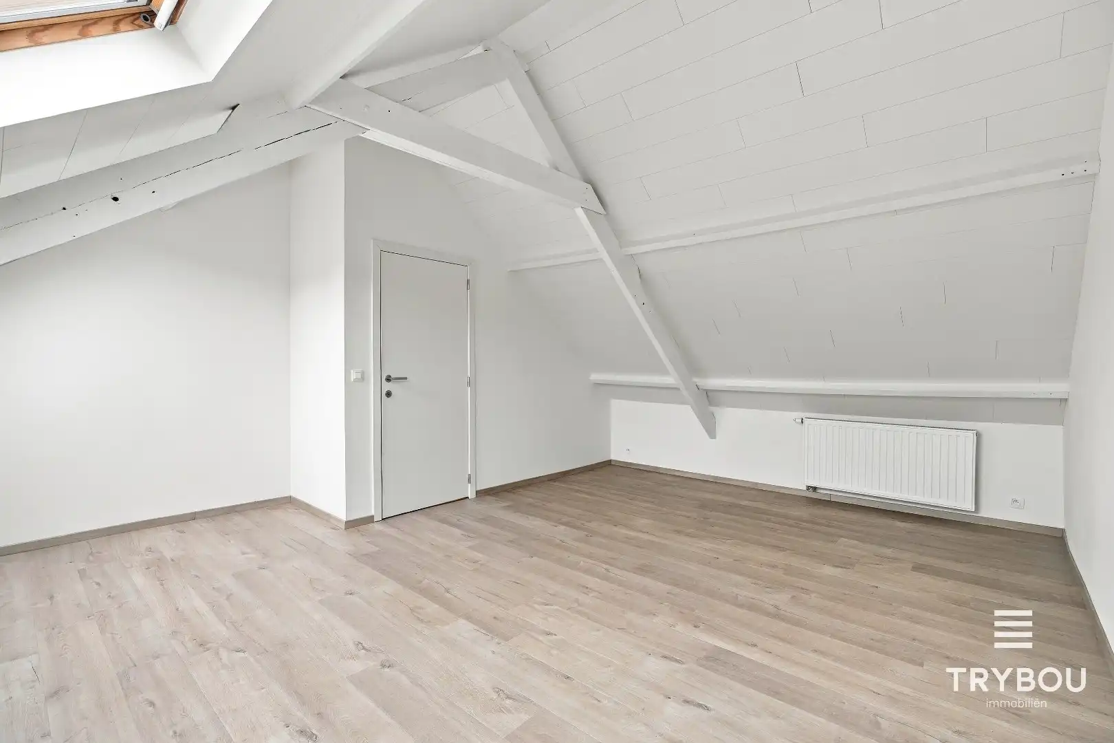 Ruime rijwoning in het centrum van Ieper! foto 15