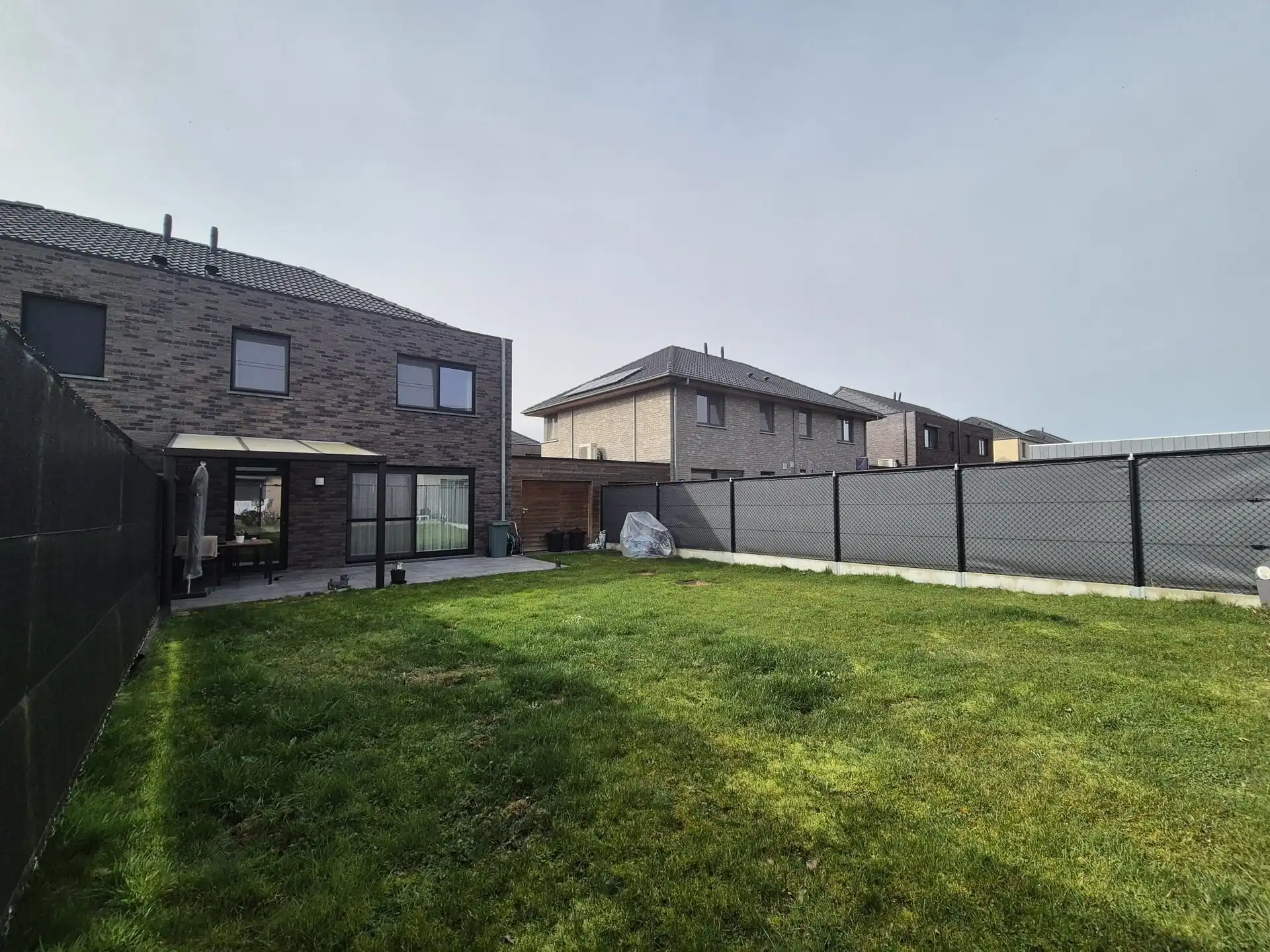 Rustig gelegen nieuwbouw woning met terras en tuin. foto 13