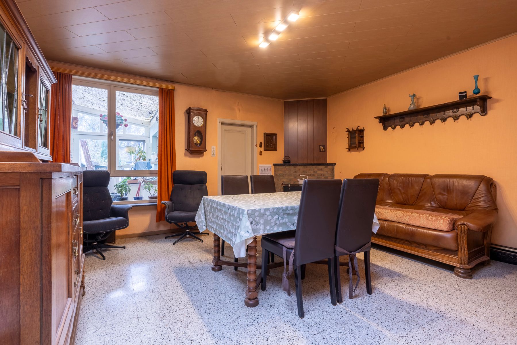 Te renoveren woning met tuin en 4 slaapkamers op toplocatie! foto 6