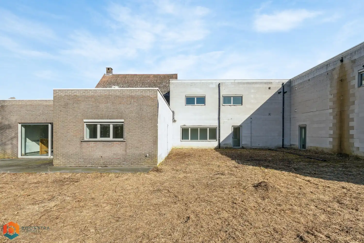 Veelzijdig kantoorgebouw met ruime parking op 2433 m² foto 20