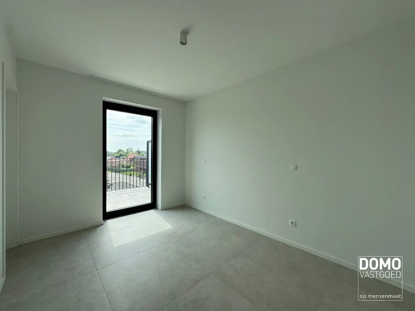 PENTHOUSE MET 2 SLAAPKAMERS, RUIM TERRAS EN AUTOSTANDPLAATS TE KERMT foto 7