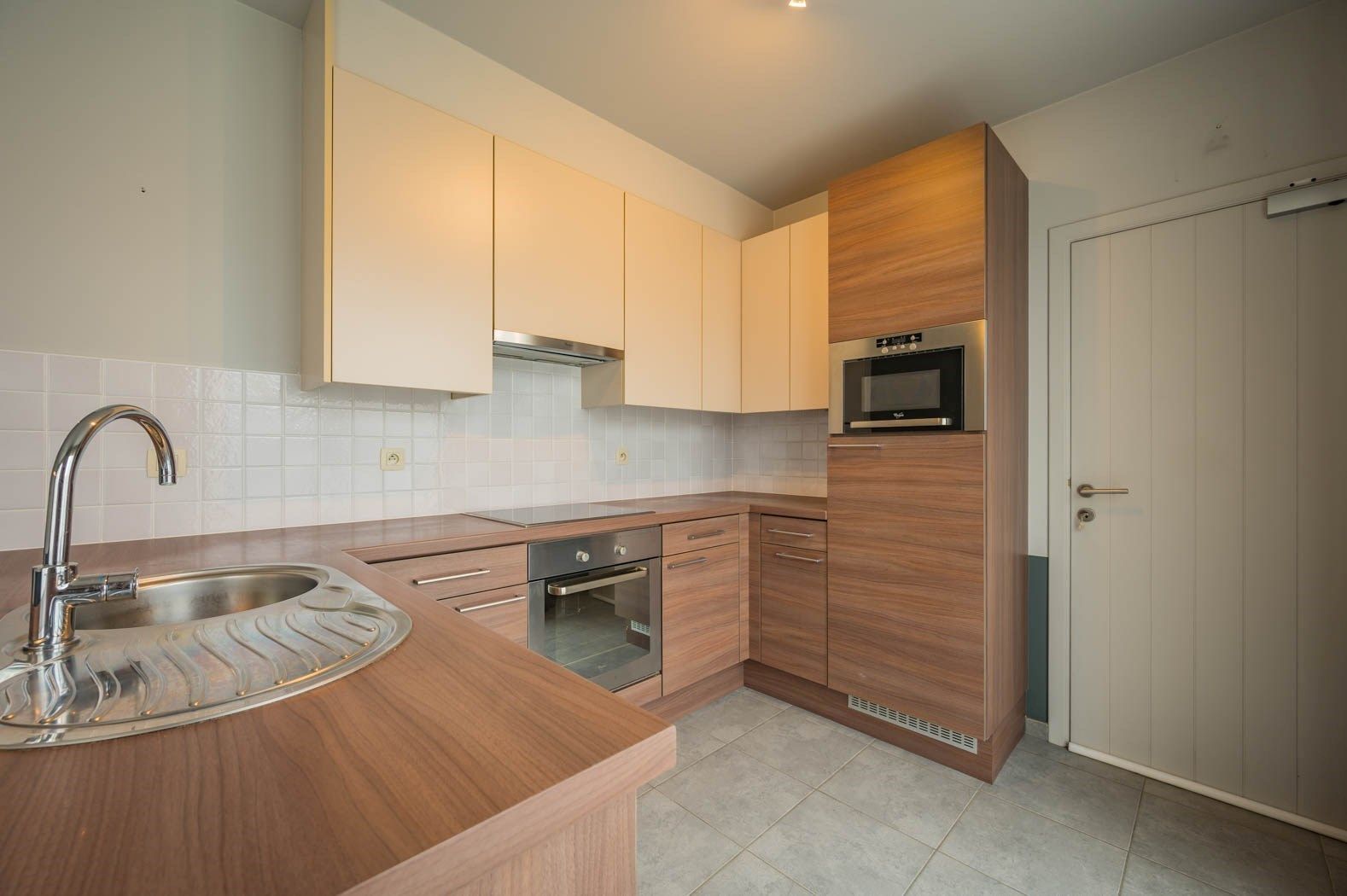 Recente driegevel in uiterst aangename woonwijk. foto 8