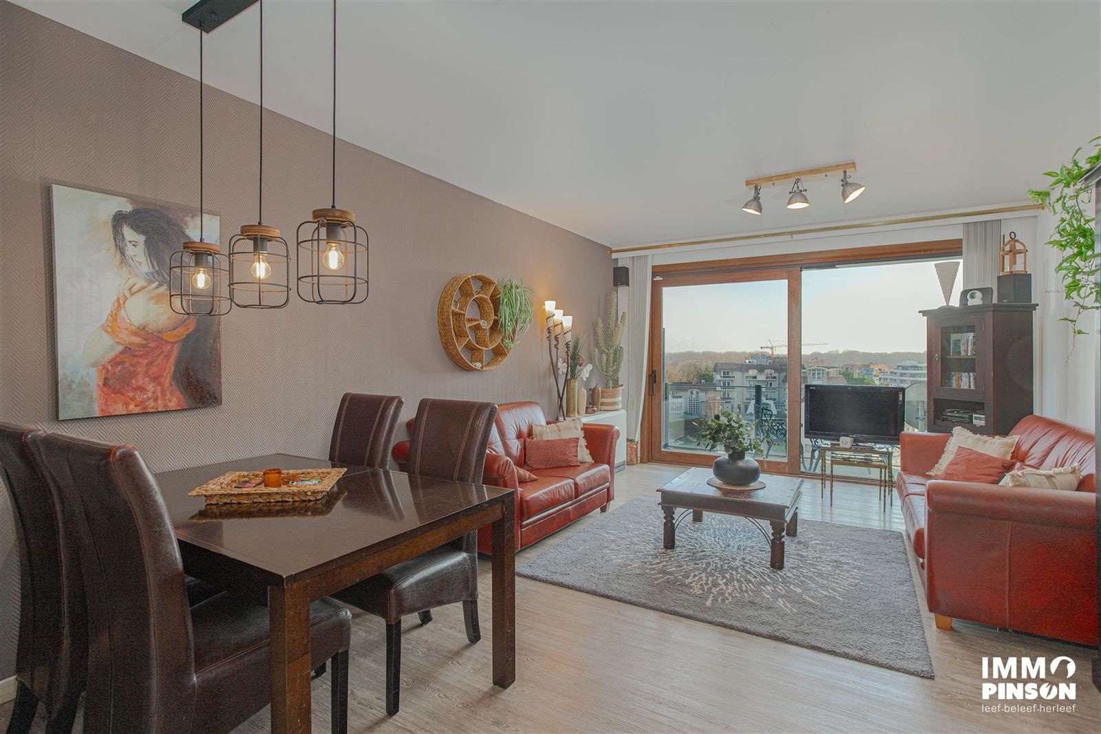 Appartement 2 slaapkamers, vrij uitzicht en centrale ligging foto {{pictureIndex}}