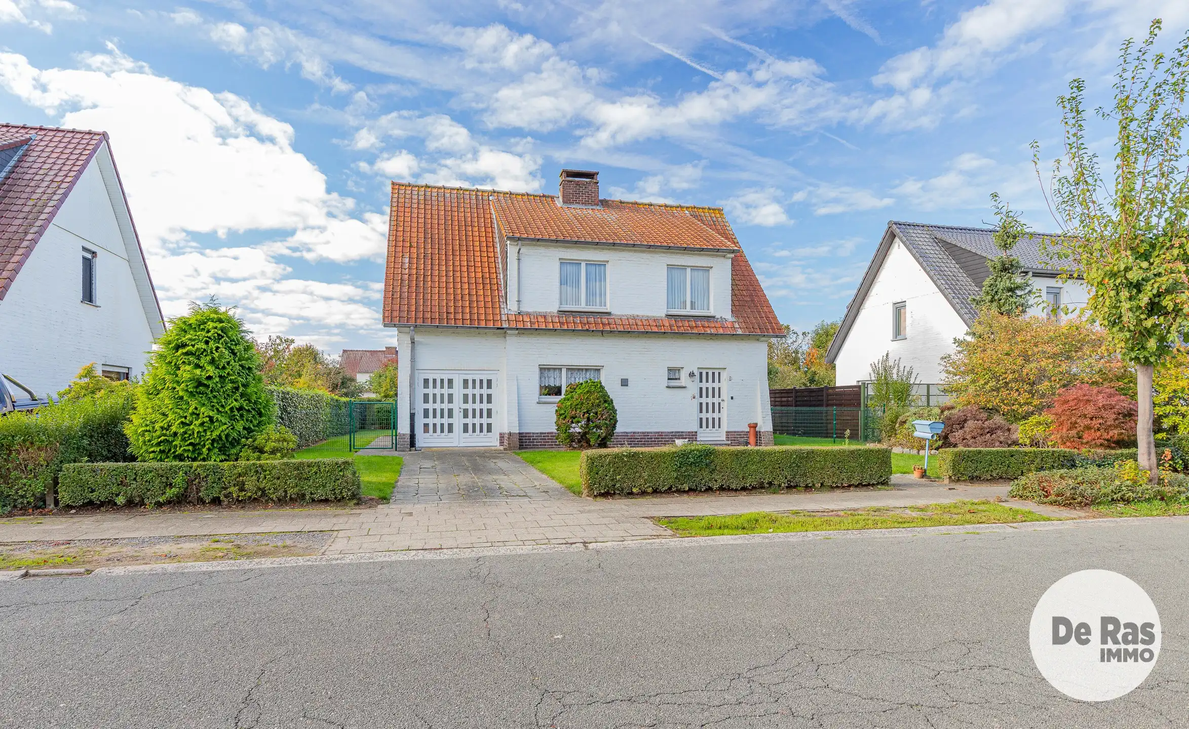 SCHELLEBELLE- Te renoveren woning in een rustige verkaveling foto 2