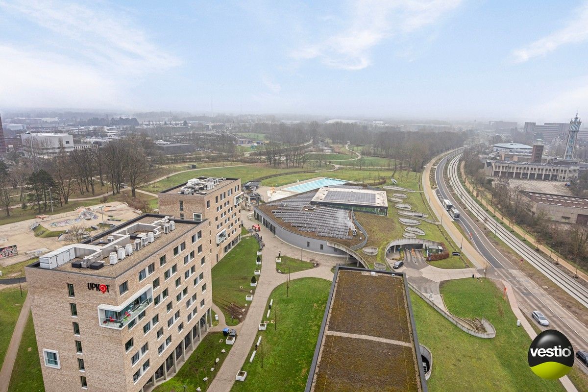 Lichtrijk duplex-appartement met Uniek uitzicht over de Hasseltse skyline. foto 16