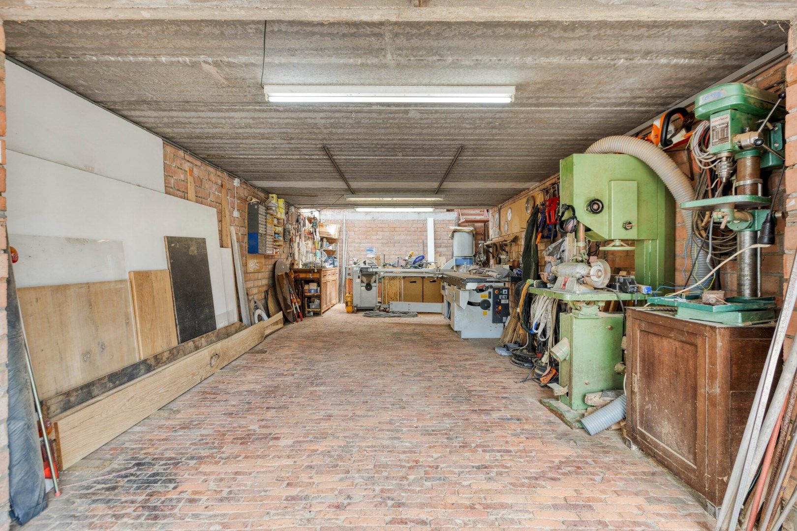 Ruime goed onderhouden woning op een prachtig perceel met praktijk mogelijkheid foto 37