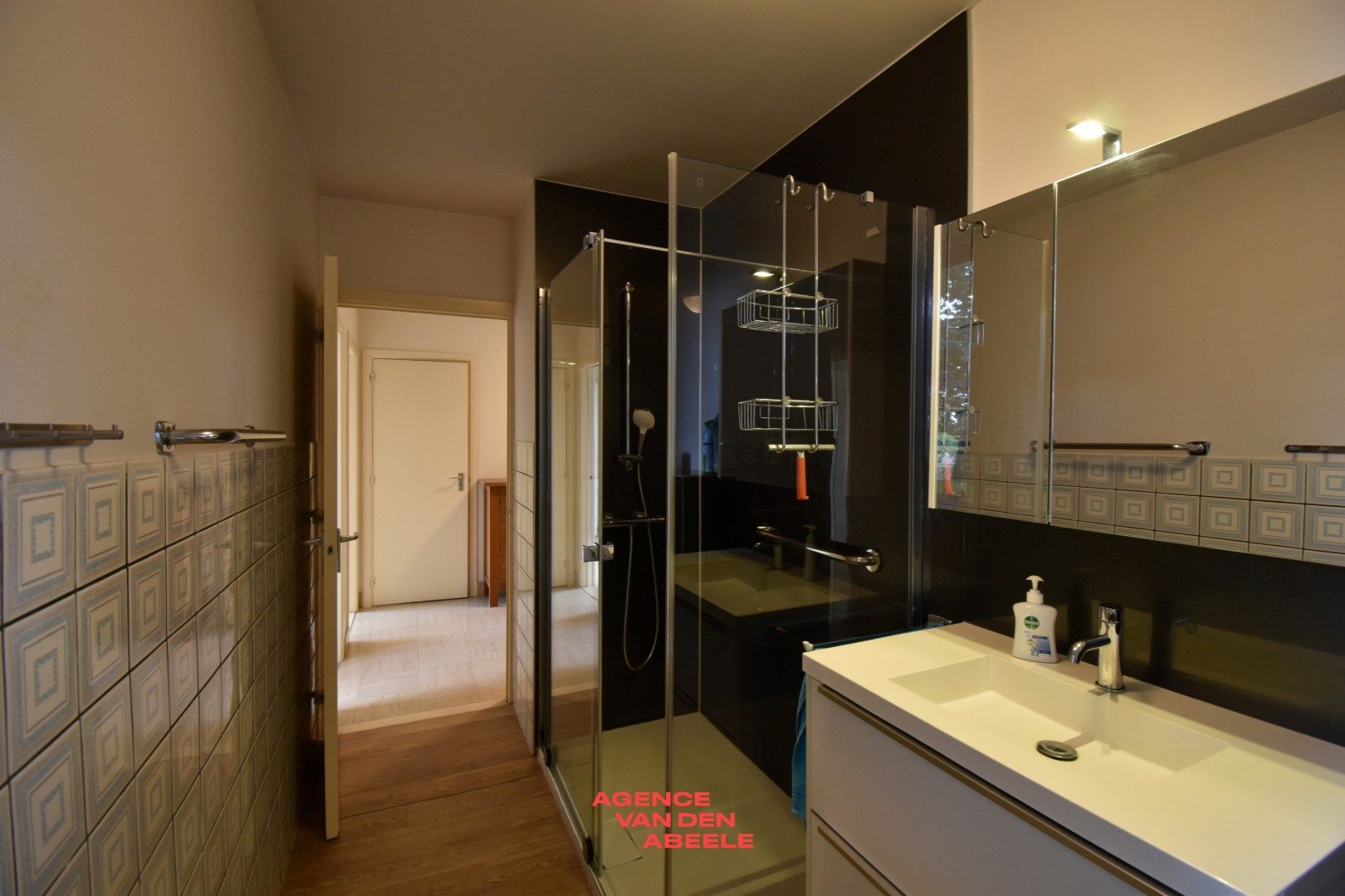 Stijlvol gelijkvloers appartement met royaal terras en boszicht foto 18