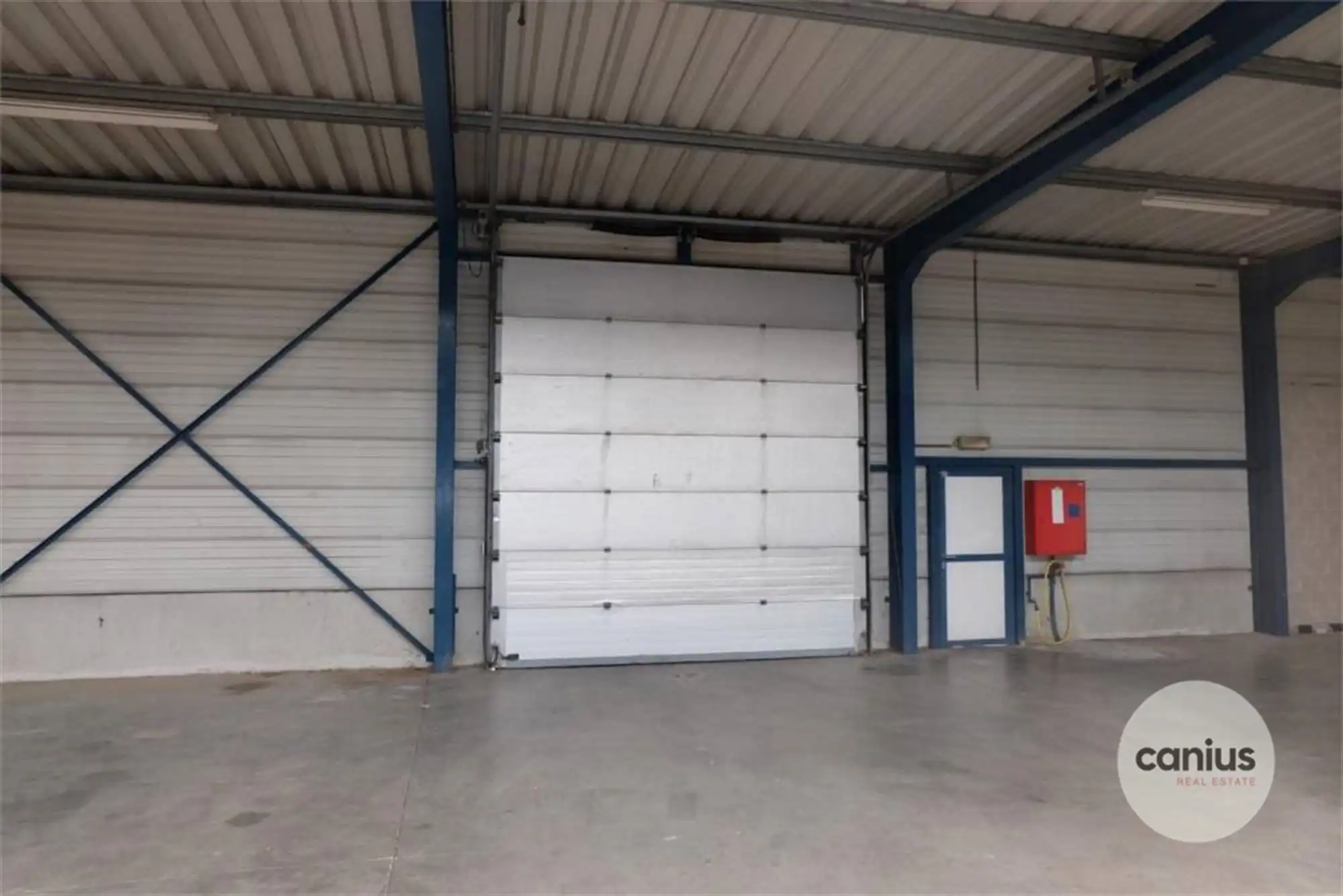 COMMERCIEEL GEBOUW MET MAGAZIJN EN WONING OP EEN ZICHTBARE LOCATIE  foto 23