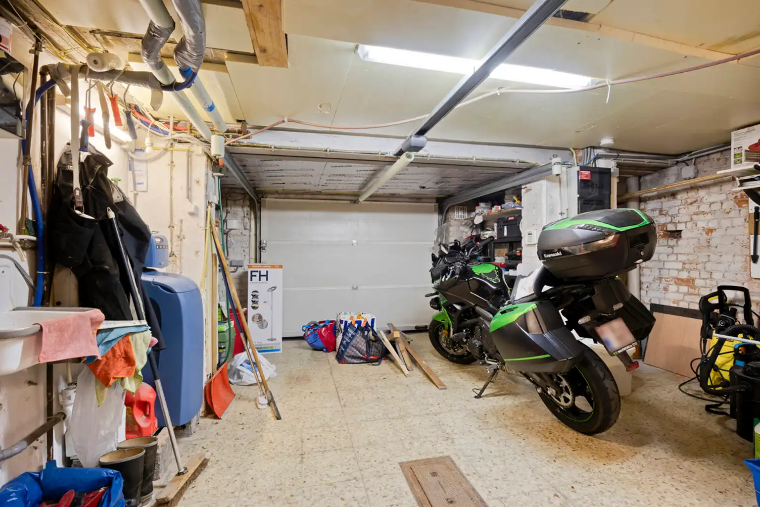 Instapklare woning met 4 slaapkamers, tuin & 2 garages foto 24