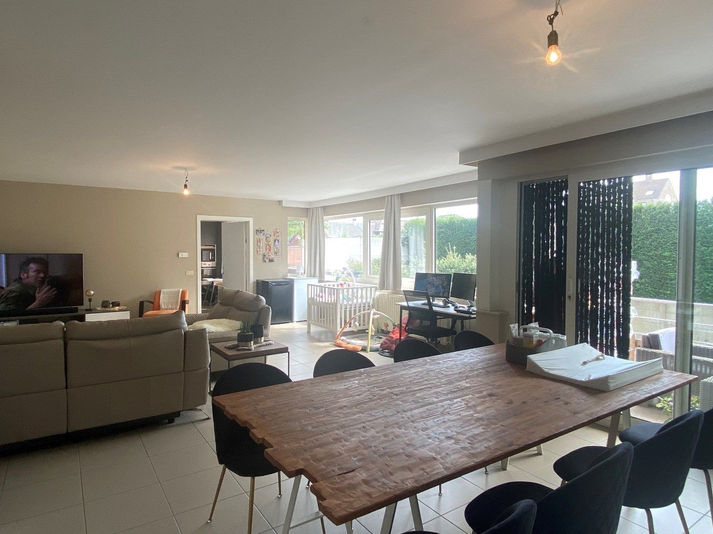 RUIM EN LICHTRIJK APPARTEMENT MET 3 SLAAPKAMERS EN GARAGE IN HARTJE PITTEM foto 2