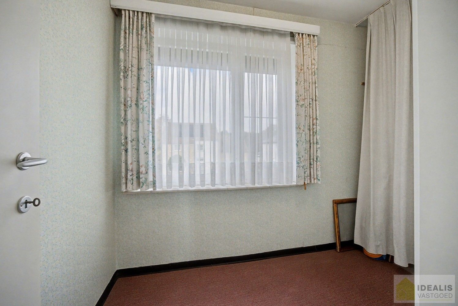 IDEALIS VASTGOED - Nabij het groen gelegen woning met een bewoonbare oppervlakte van + -125m² op een perceel van 7a59ca! Het betreft een zeer centraal gelegen woning t.o.v. grote steden als Leuven, Brussel, Antwerpen en Hasselt die vlot bereikbaar zijn door de nabijheid van de E313 en E314. Uitermate geschikt voor kandidaten op zoek naar een te renoveren woning in de groene omgeving van Linkhout!! foto 20