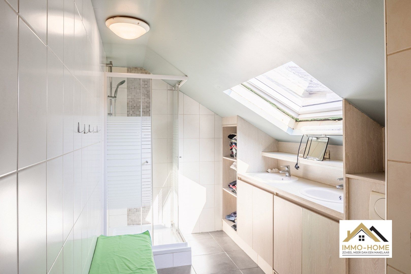 Eigendom( 2 appartementen) met loods en bijzonder veel potentieel foto 14