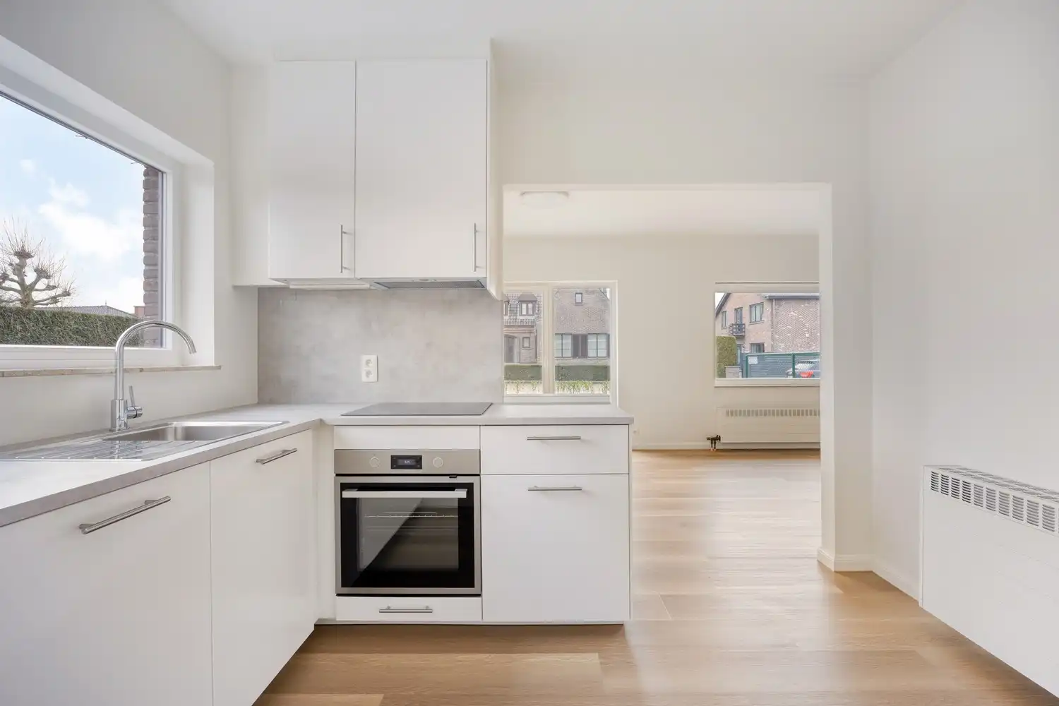 Gerenoveerde gezinswoning met 4 slaapkamers, garage en grote zonnige tuin rustig gelegen vlakbij het centrum van Lochristi. foto 6