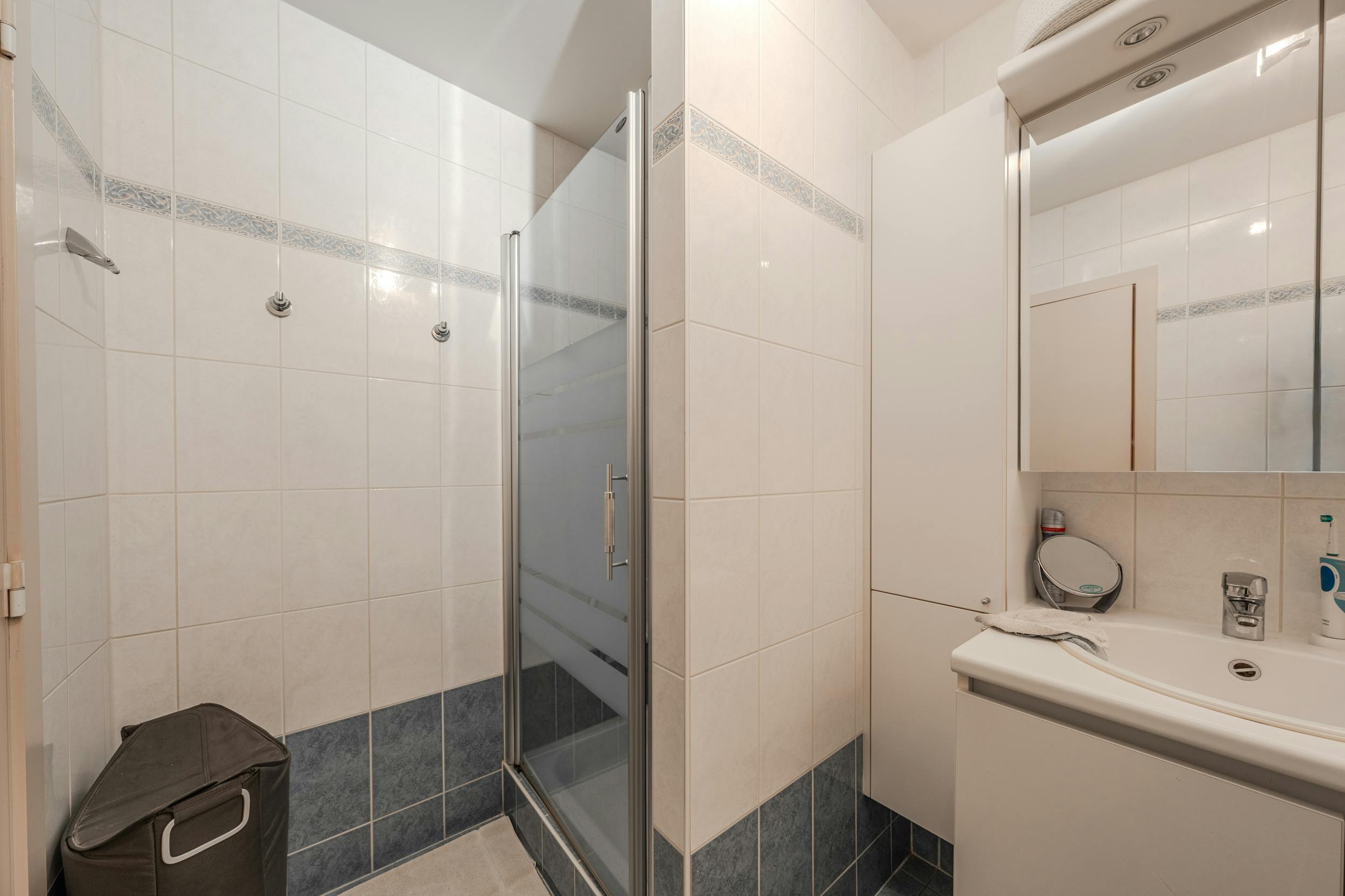 Appartement te koop met zijdelings zeezicht te Oostende foto 10