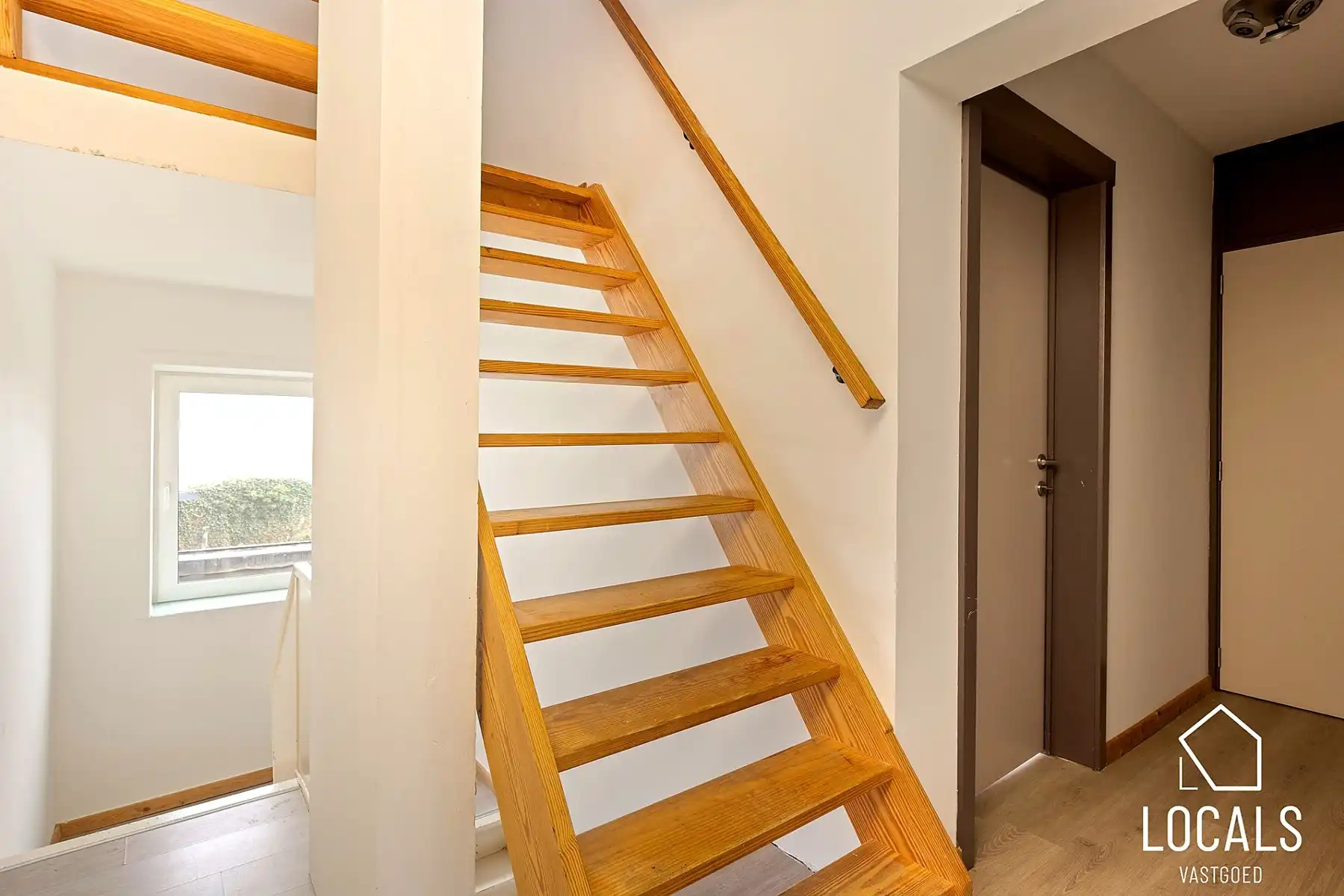 Instapklare gezinswoning met 4 slaapkamers en tuin foto 16