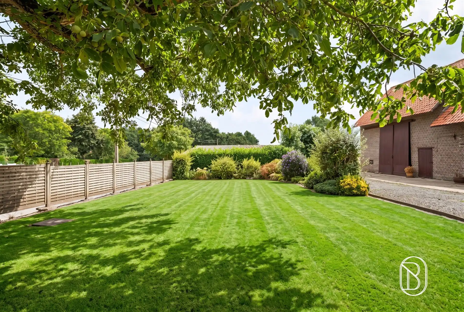 Eigendom met schuur en weide, op 1,6 hectare.  foto 3