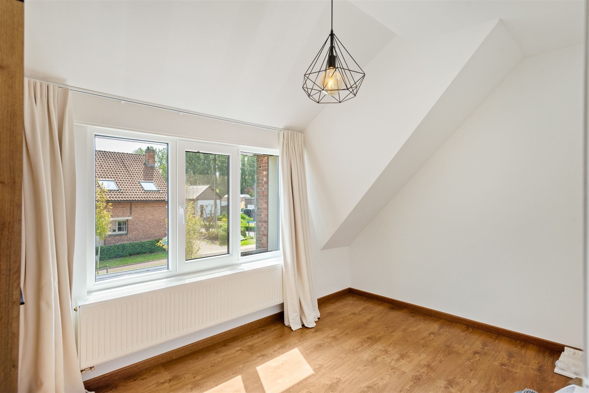 Perfect instapklare woning met uitzonderlijk uitzicht op achterliggende velden foto 9