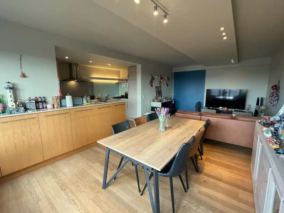 Gezellig en instapklaar appartement met loftgevoel, garagebox en prachtig uitzicht foto 3