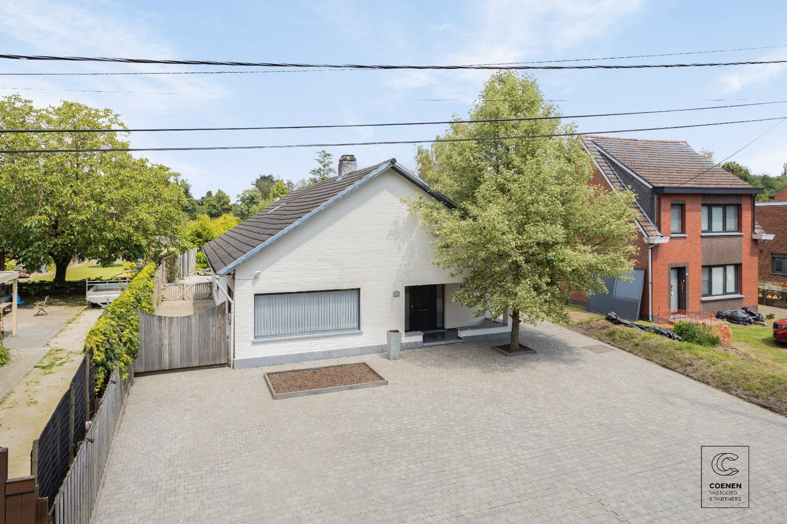 Charmante gelijkvloerse villa met zwembad op 1359m² grond foto 1