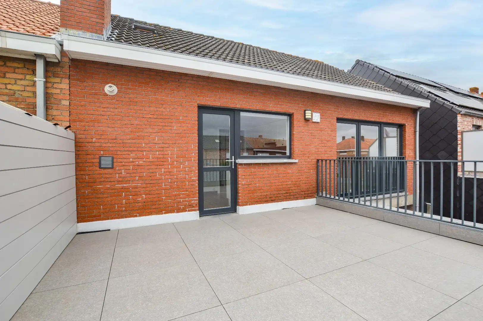 Duplex appartement met 2 slpks en 2 garages in centrum Eernegem foto 7