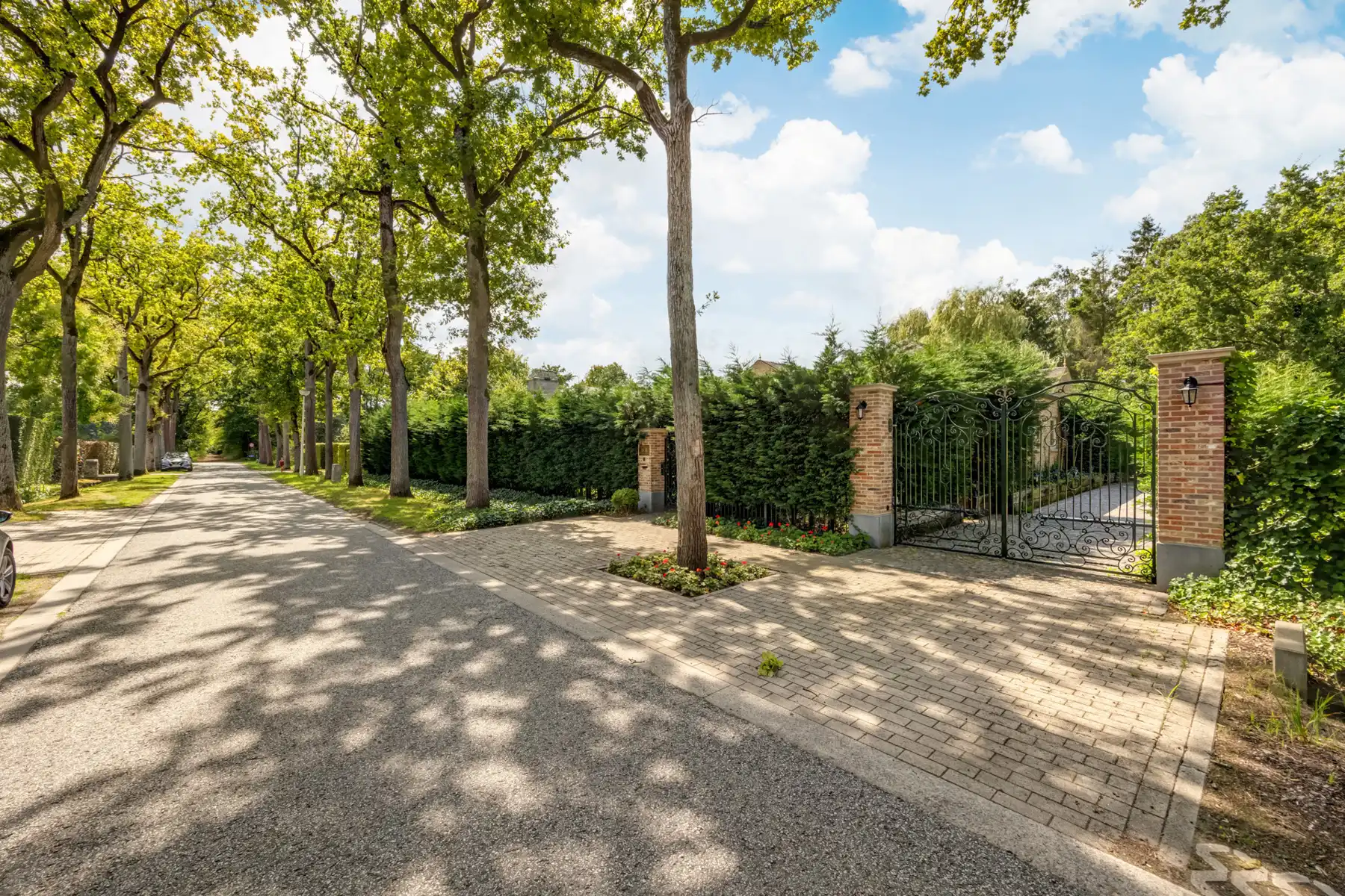 Exclusieve laagbouwvilla met binnen-en buitenzwembad foto 31