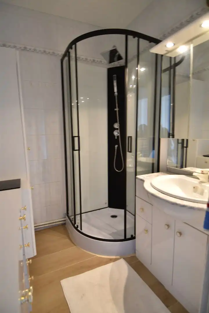 Instapklaar 2-slaapkamerappartement te koop op toplocatie in het hart van Gullegem foto 11
