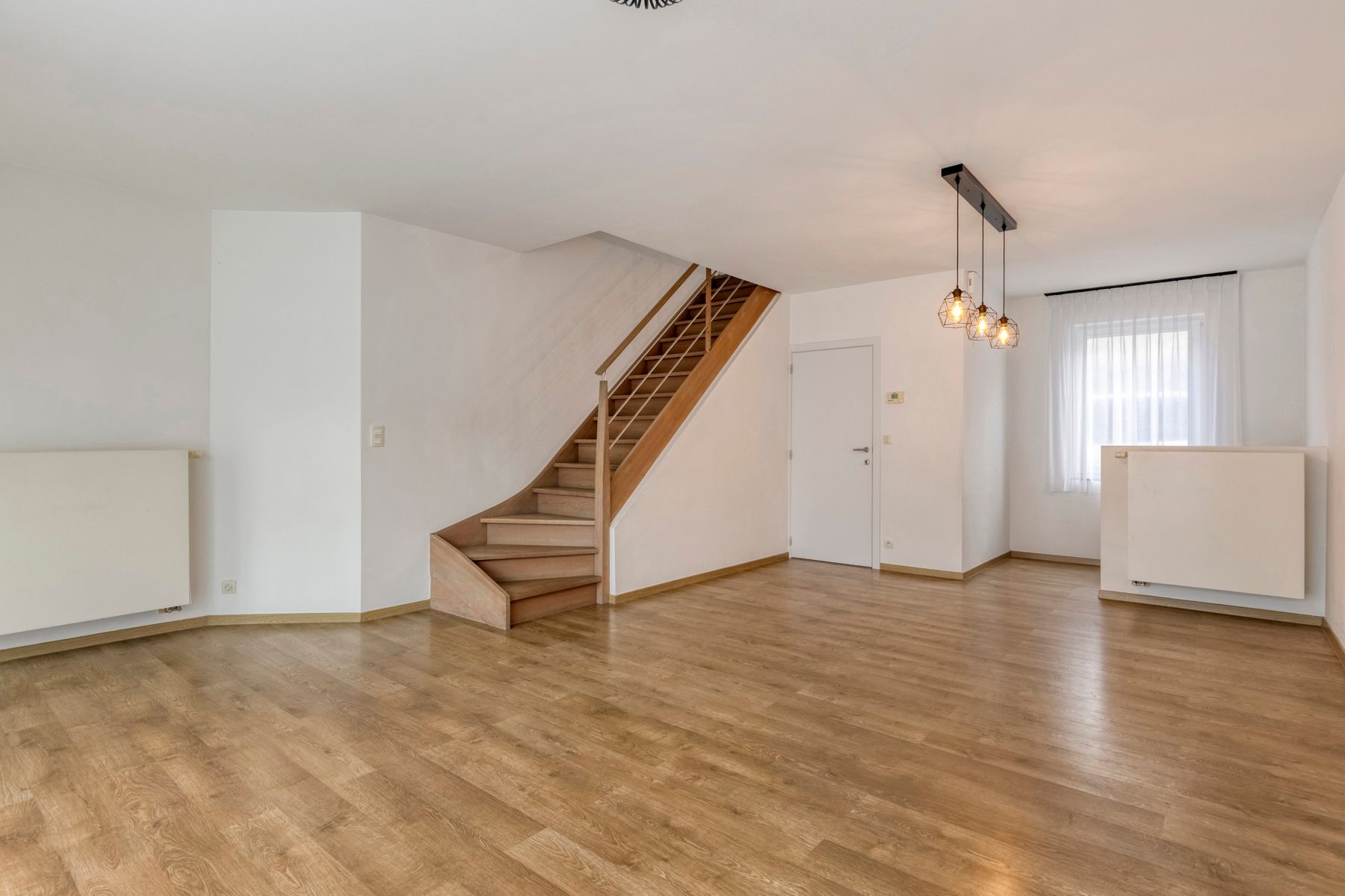 Ruime woning met 3 slaapkamers foto 4