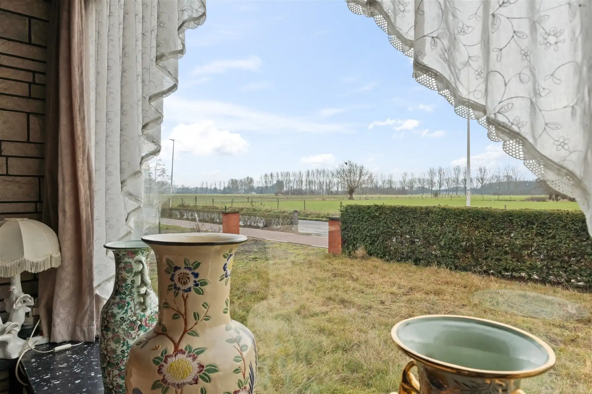 Te renoveren bungalow op een ruim stuk grond foto 10