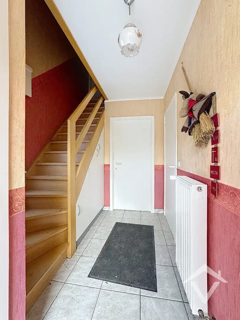 Alleenstaande woning met naastliggend stuk bouwgrond en weide te Eernegem foto 7