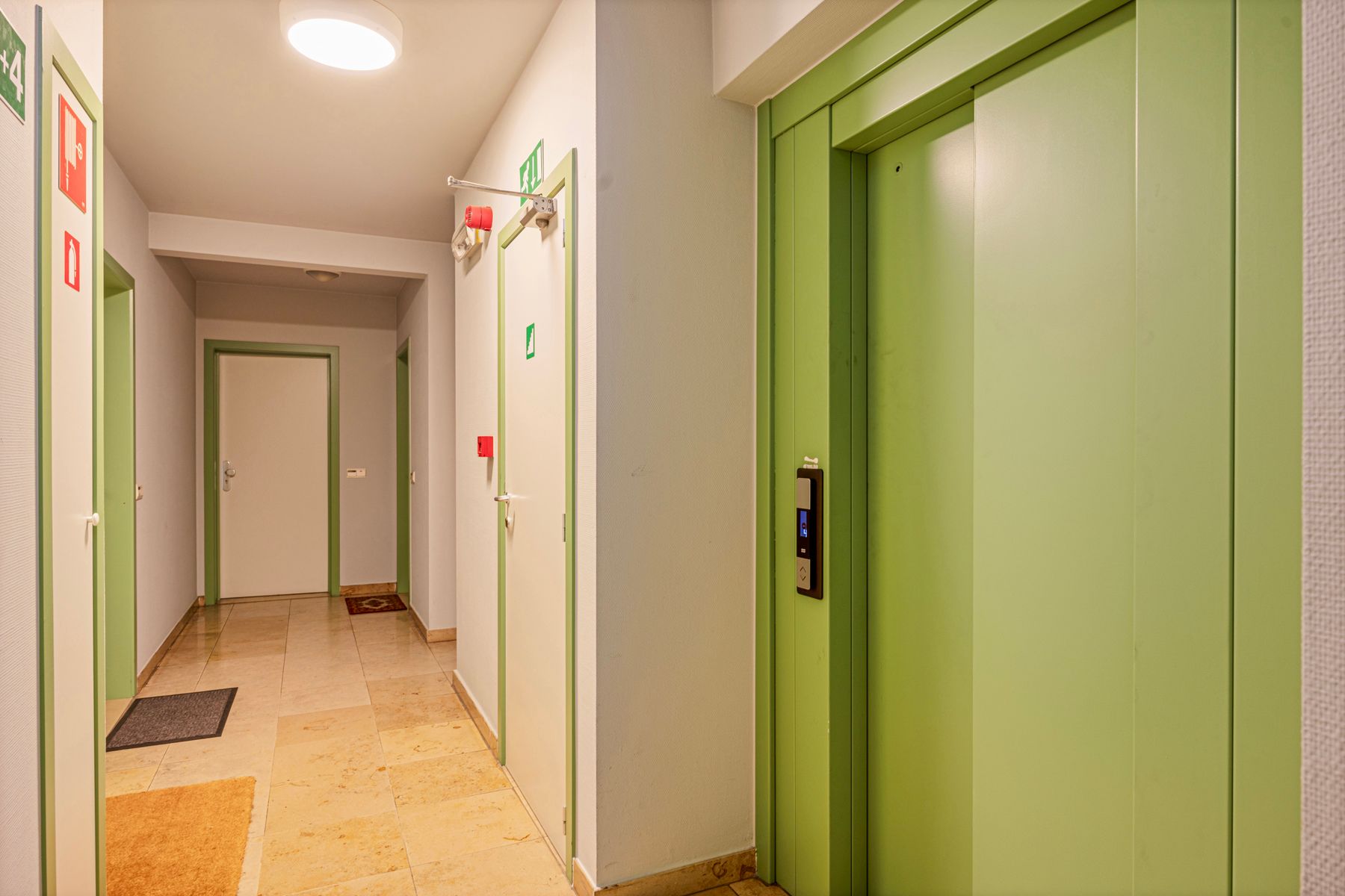 Ruime studio Leuven met groen verzicht foto 15