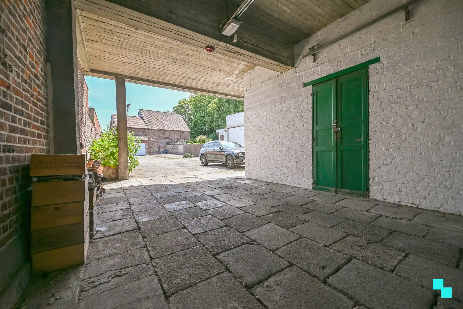 Zeer ruime woning met naastliggend interessant perceel te Izegem foto 17