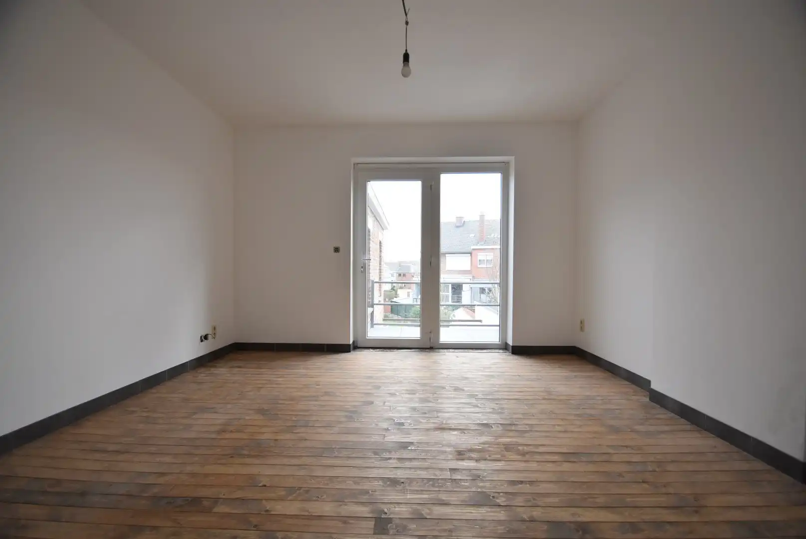 Netjes gerenoveerde duplex met twee slaapkamers en terras op mooie locatie in het centrum van Tongeren - GEEN BIJKOMENDE GEM. ONKOSTEN foto 12
