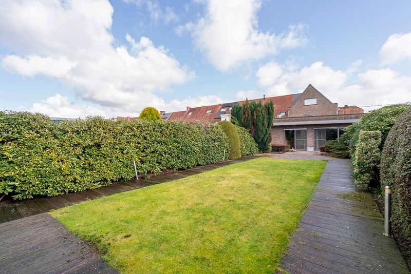 Roeselare stadsrand : Ruime, instapklare HOB met ruime garage en prachtig aangelegde tuin. foto 18