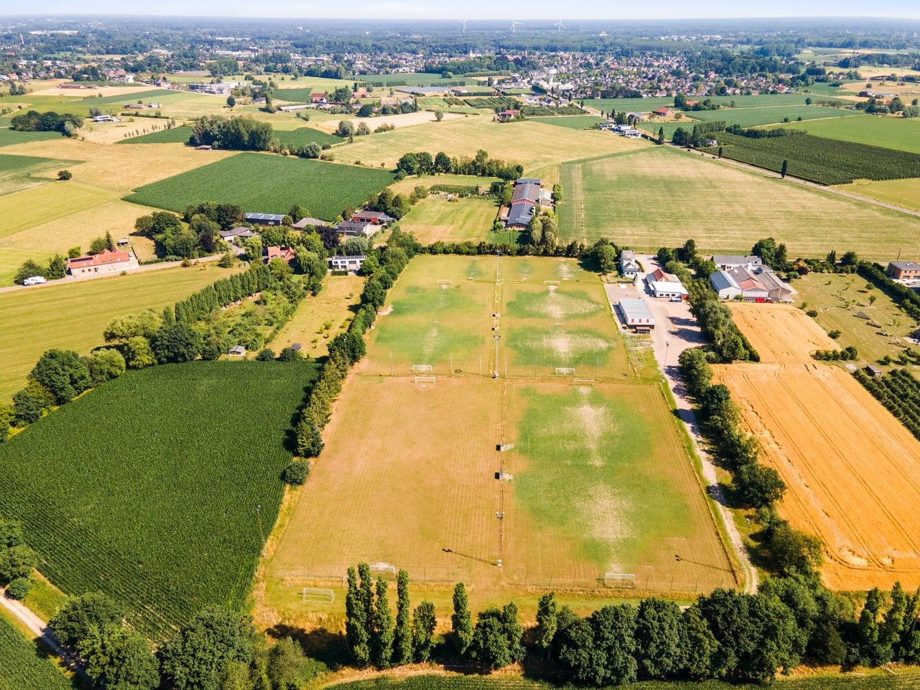 Sportaccommodatie met een zeer goede bereikbaarheid op 4 ha te Boechout foto 2