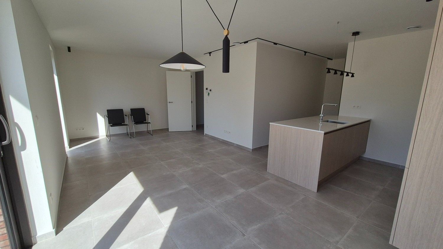 Stijlvol gelijkvloers nieuwbouwappartement met 2 autostaanplaatsen en kelder foto 5