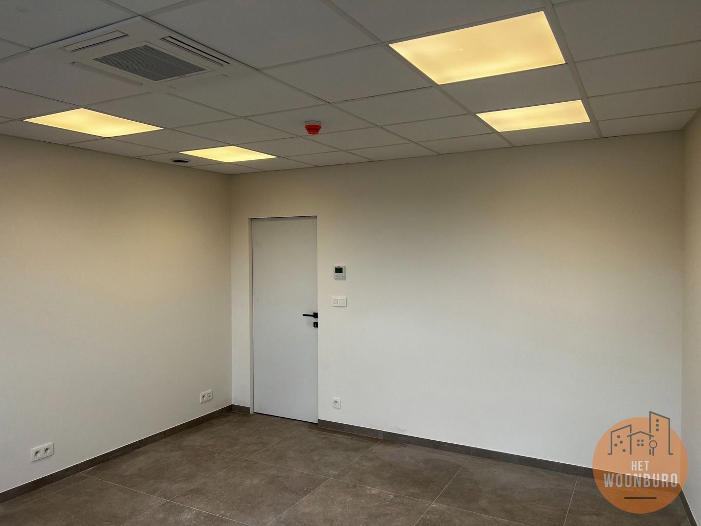 Kantoor met polyvalente ruimte, 4 burelen, vergaderzaal foto 11